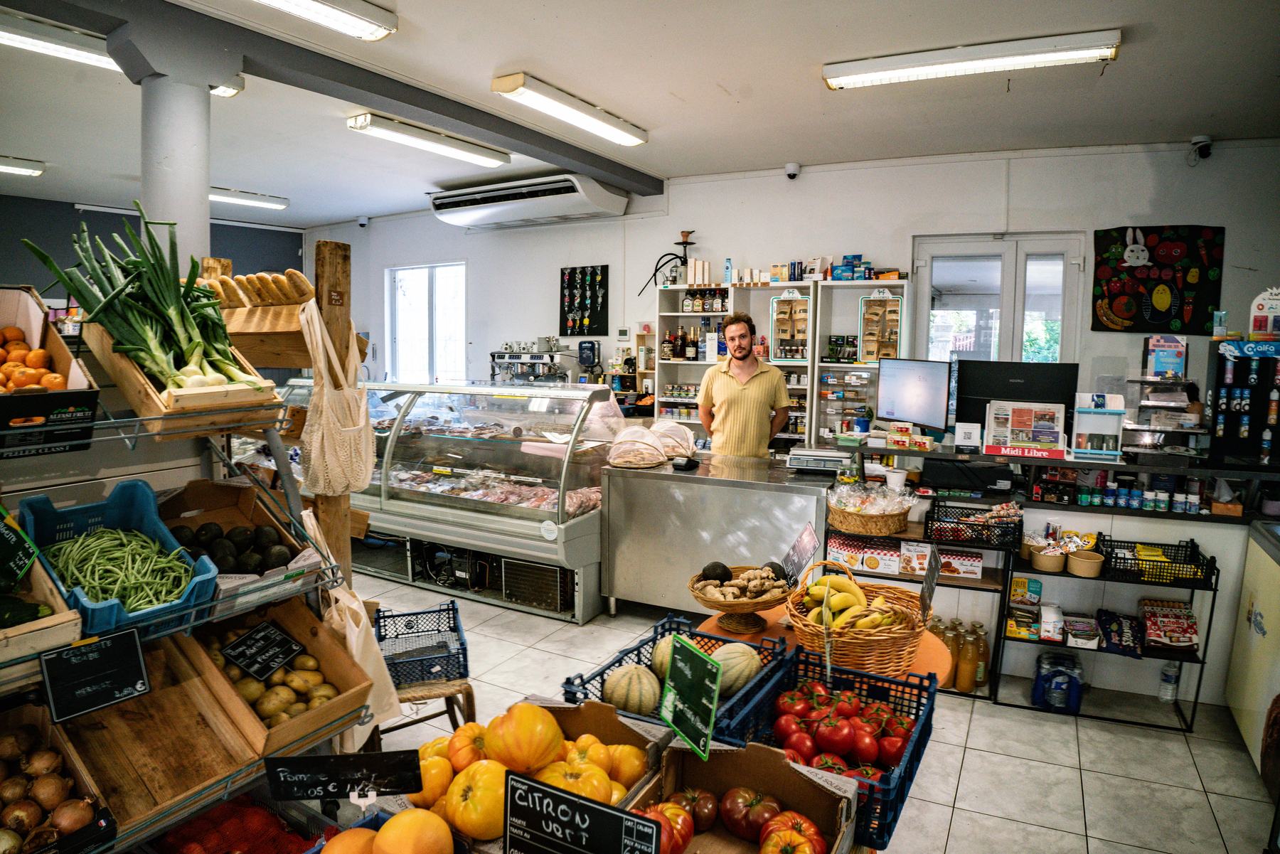 L'intérieur de l'épicerie L'Esquirol